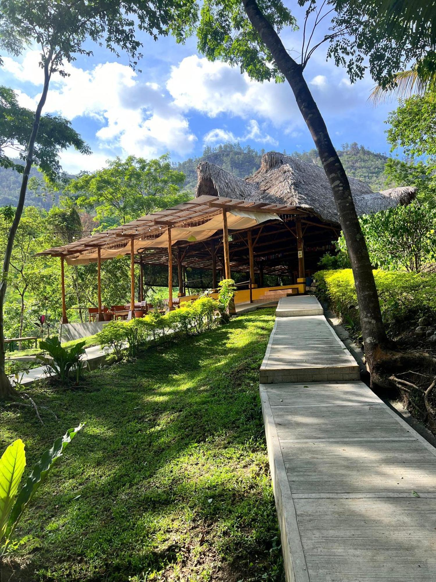 Hostel Oasis The Traveler Lanquín Exteriér fotografie