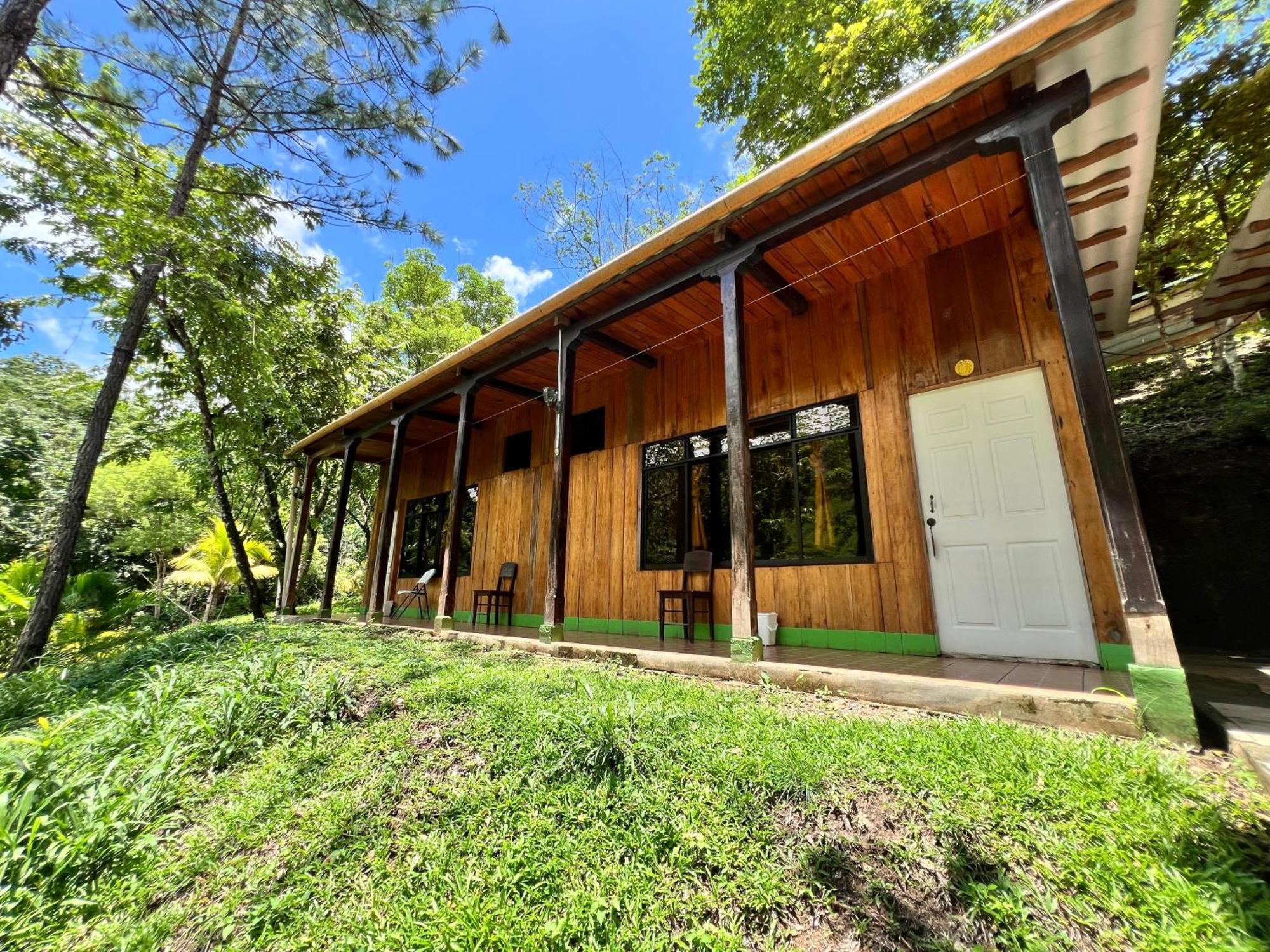 Hostel Oasis The Traveler Lanquín Exteriér fotografie