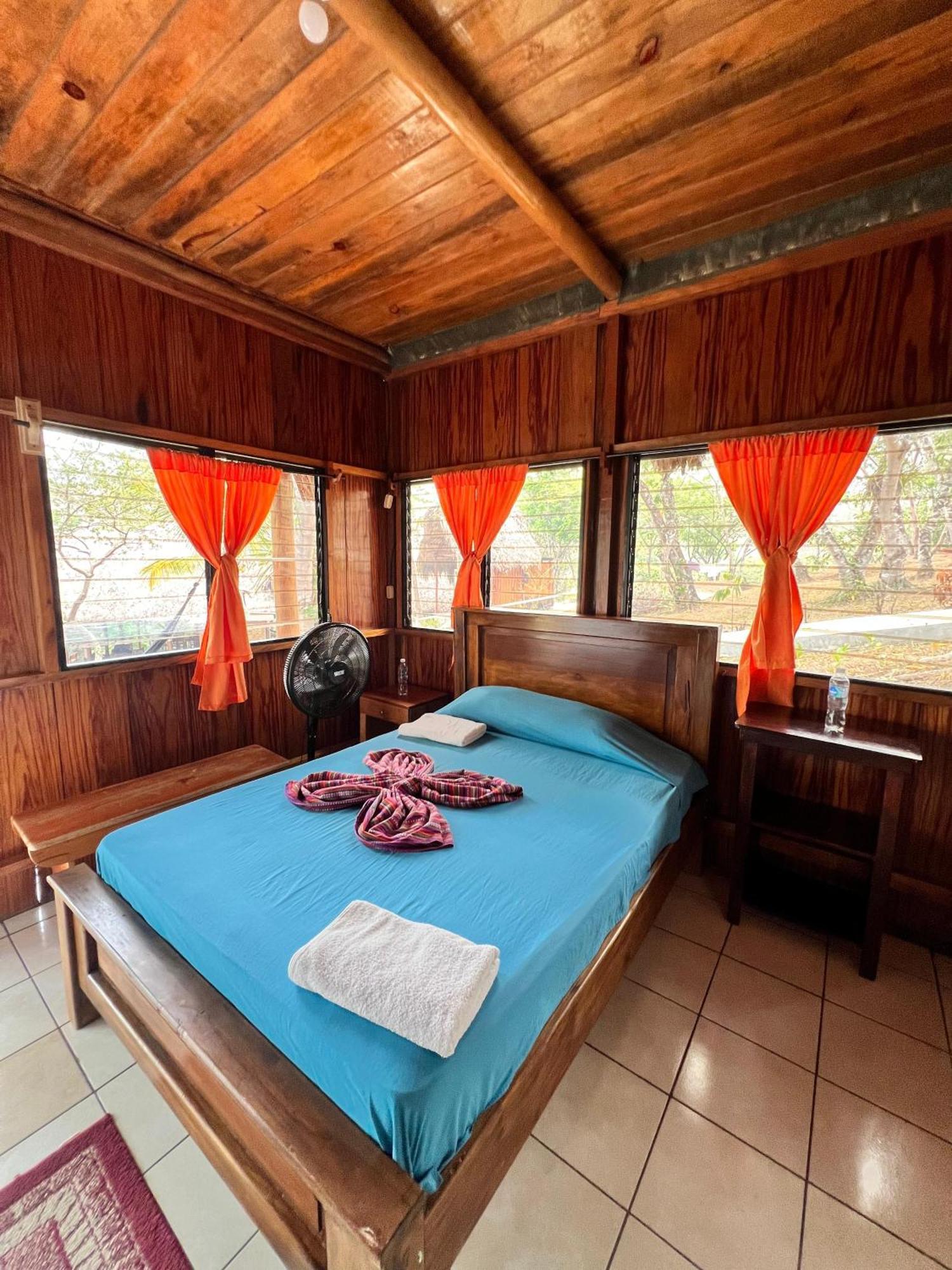 Hostel Oasis The Traveler Lanquín Exteriér fotografie