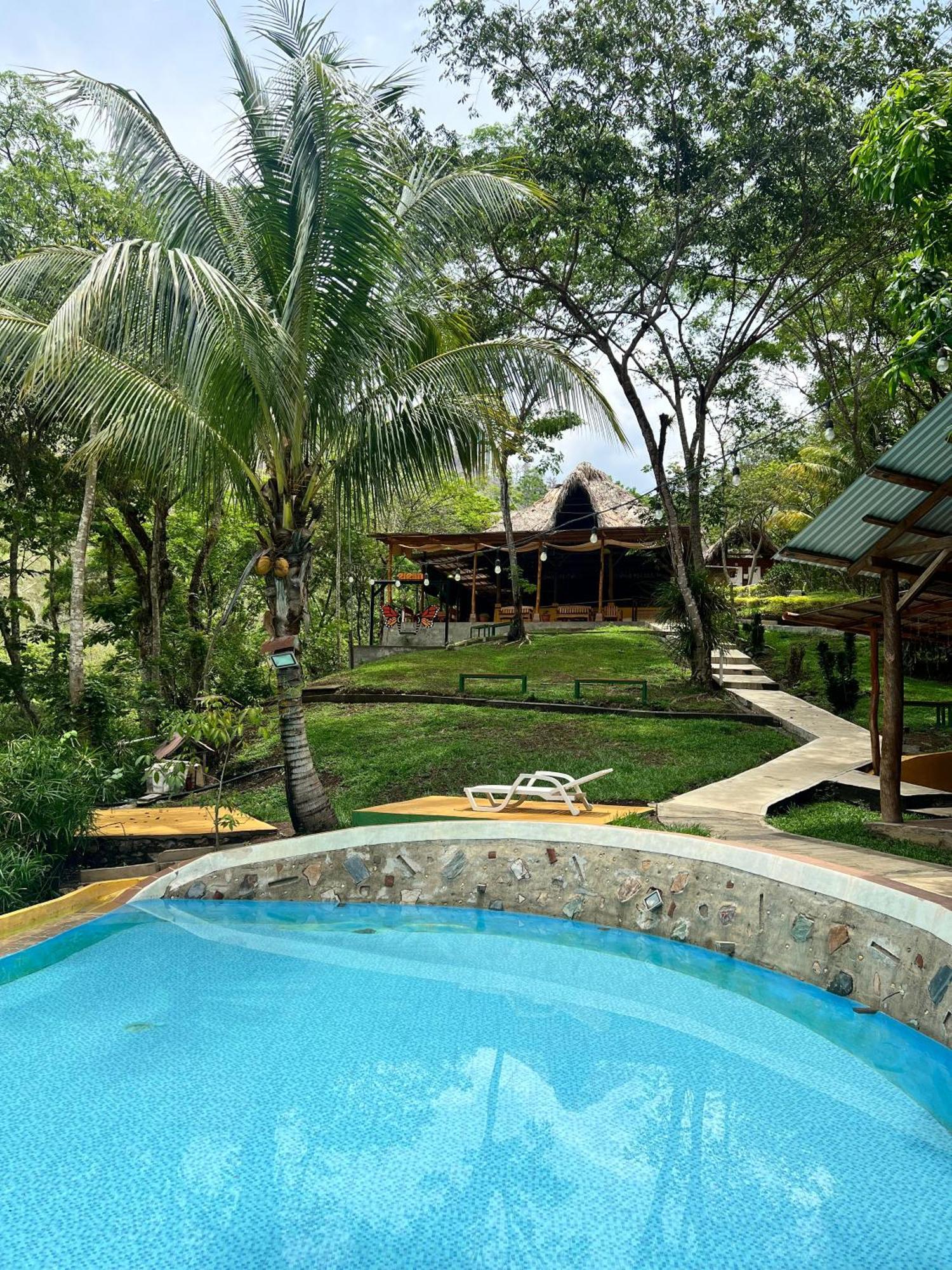 Hostel Oasis The Traveler Lanquín Exteriér fotografie