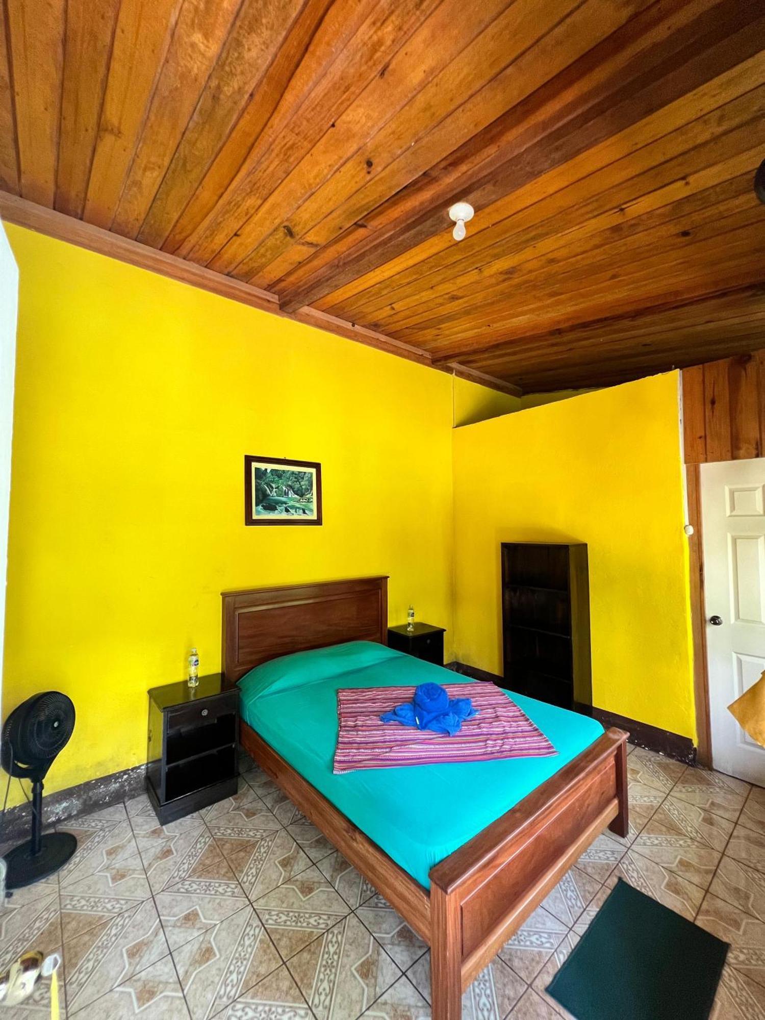 Hostel Oasis The Traveler Lanquín Exteriér fotografie