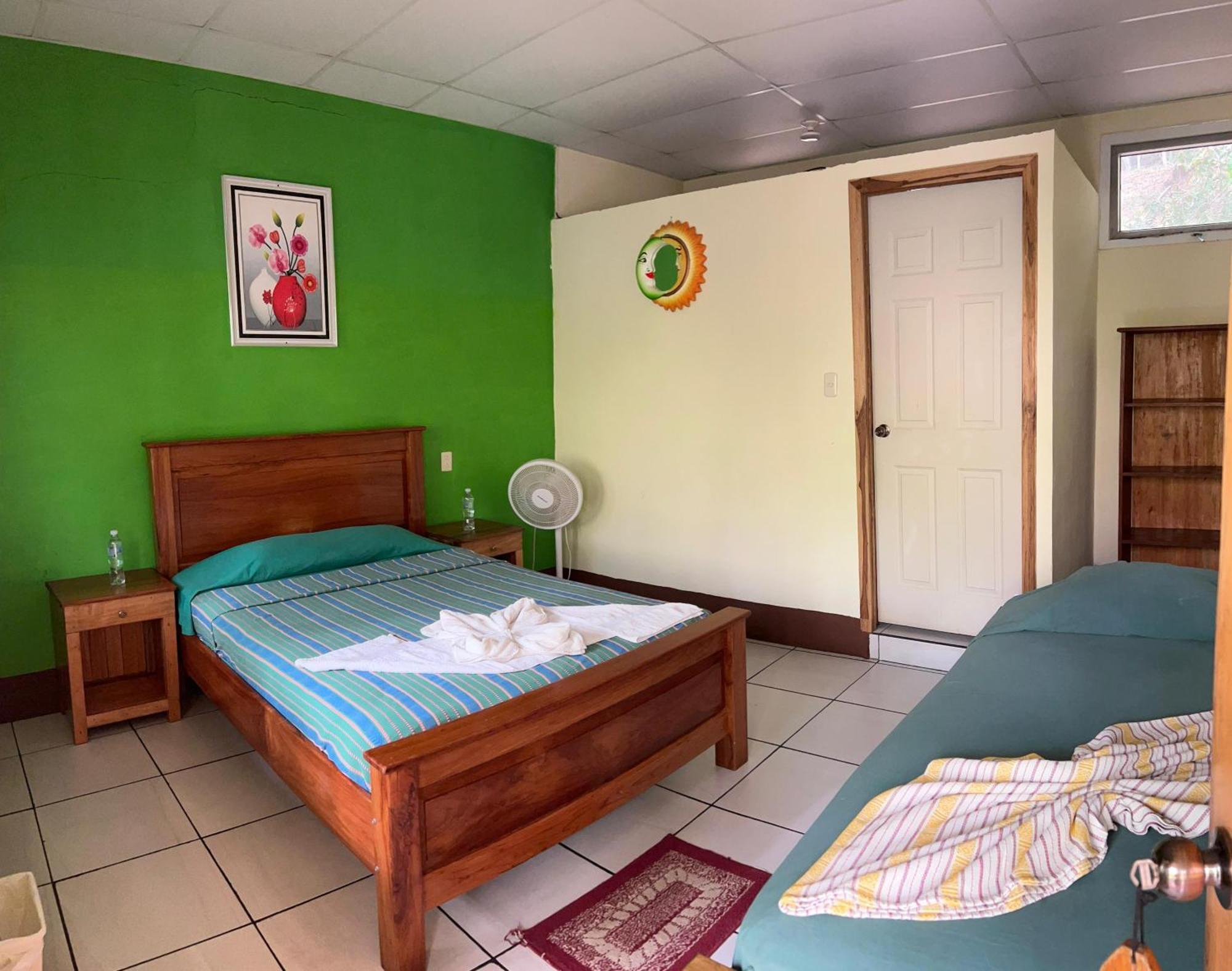 Hostel Oasis The Traveler Lanquín Exteriér fotografie