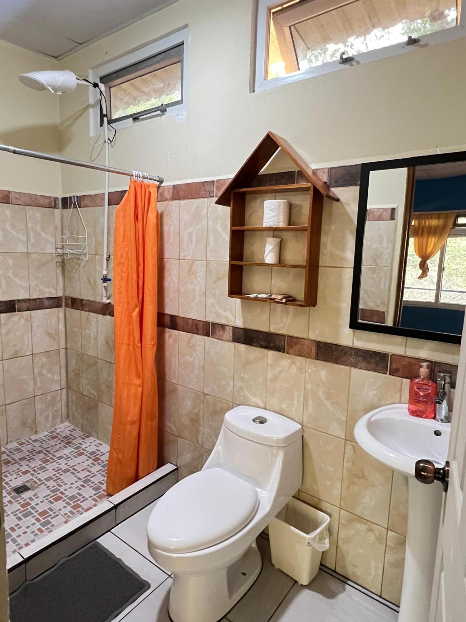 Hostel Oasis The Traveler Lanquín Exteriér fotografie