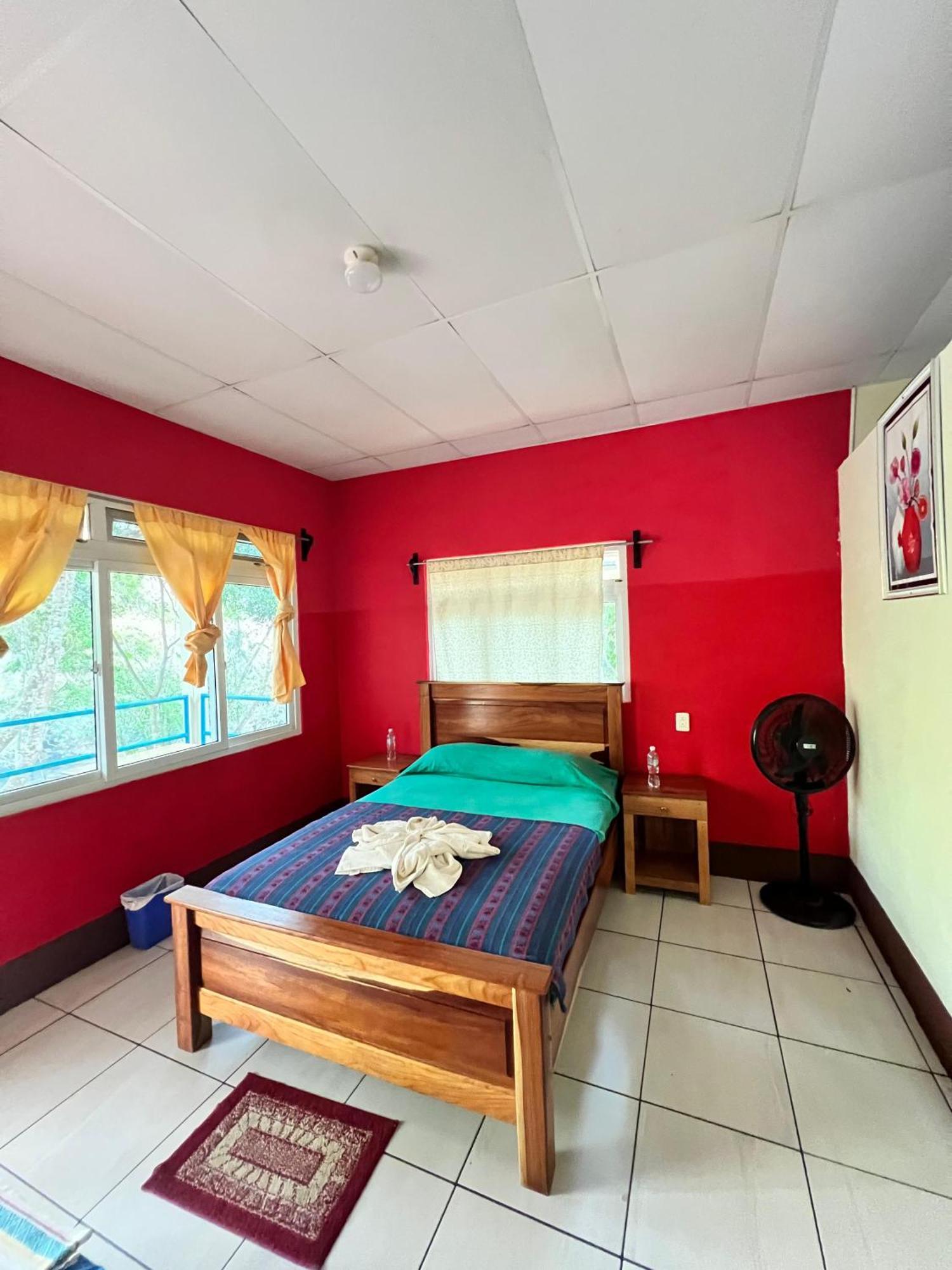 Hostel Oasis The Traveler Lanquín Exteriér fotografie