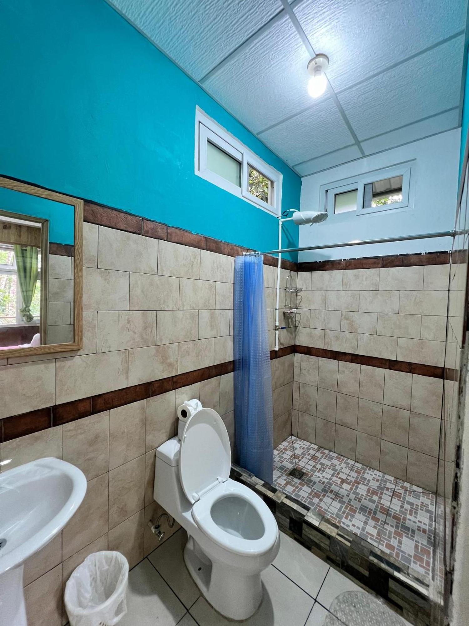 Hostel Oasis The Traveler Lanquín Exteriér fotografie