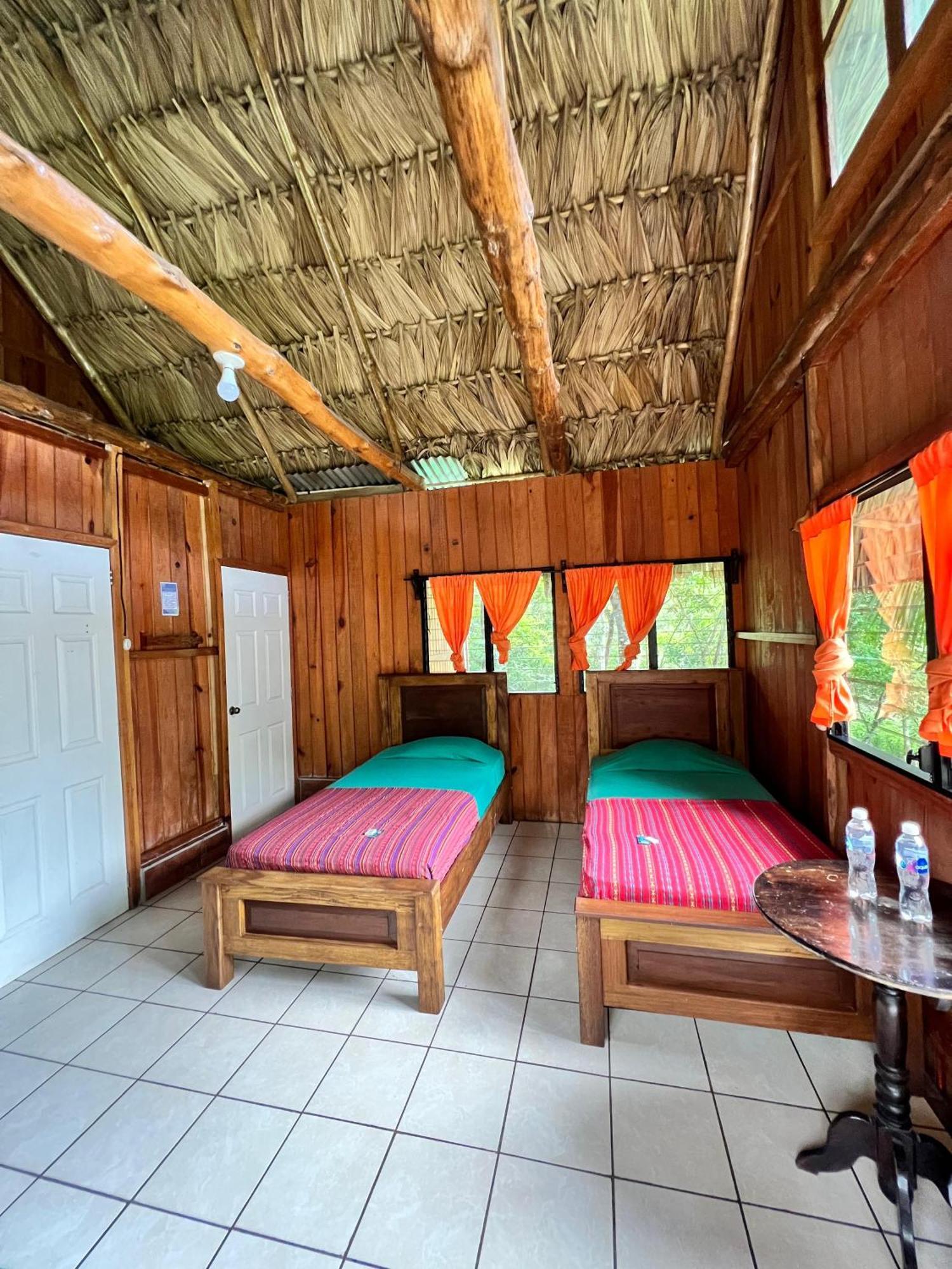 Hostel Oasis The Traveler Lanquín Exteriér fotografie