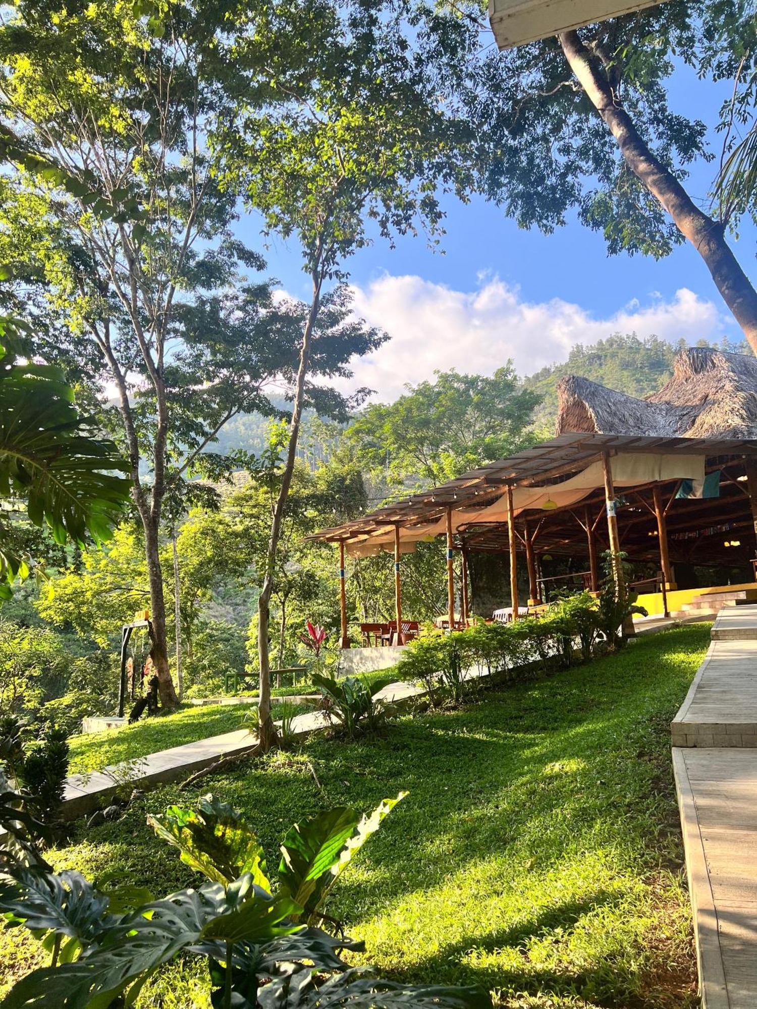 Hostel Oasis The Traveler Lanquín Exteriér fotografie