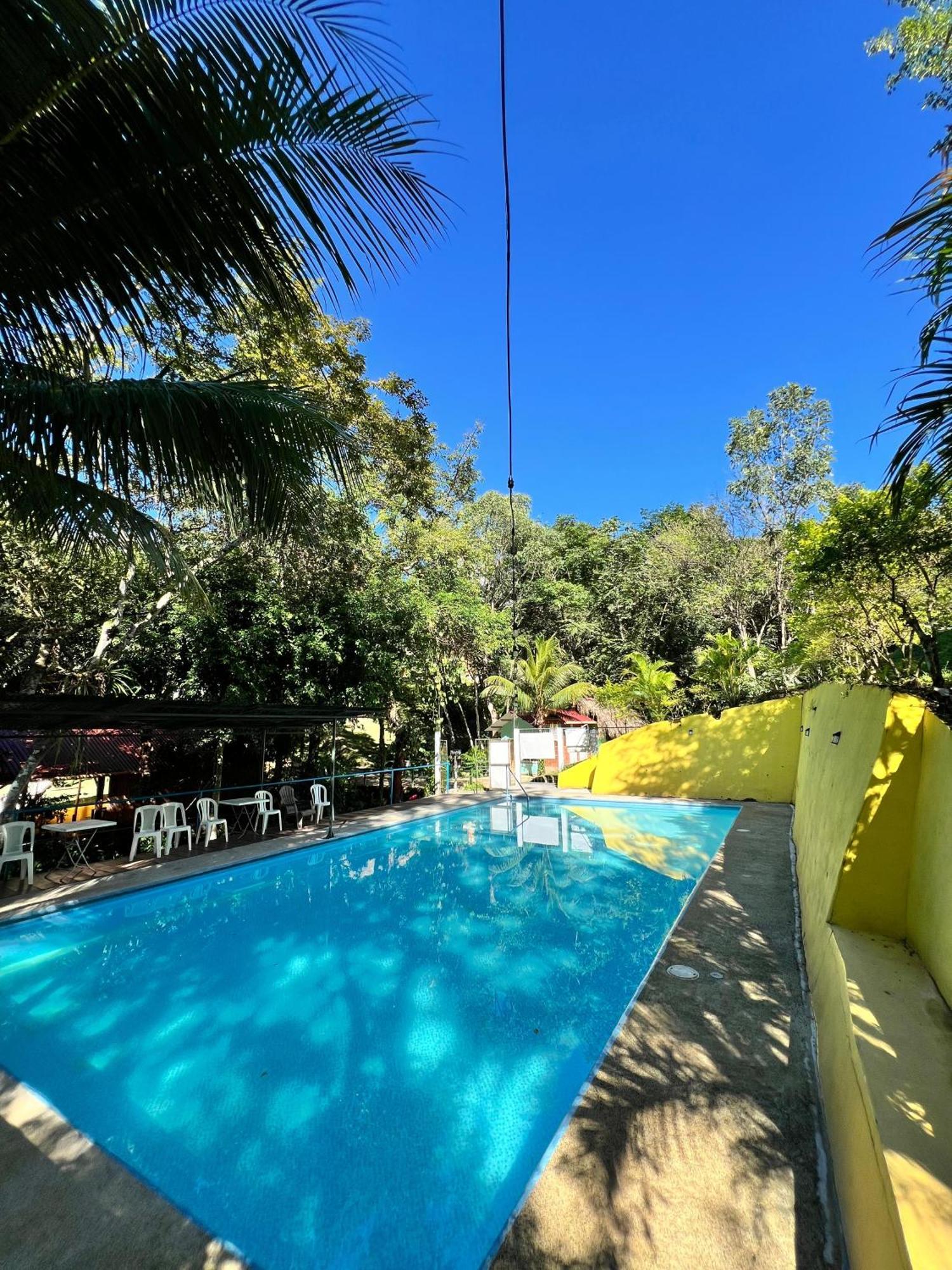 Hostel Oasis The Traveler Lanquín Exteriér fotografie