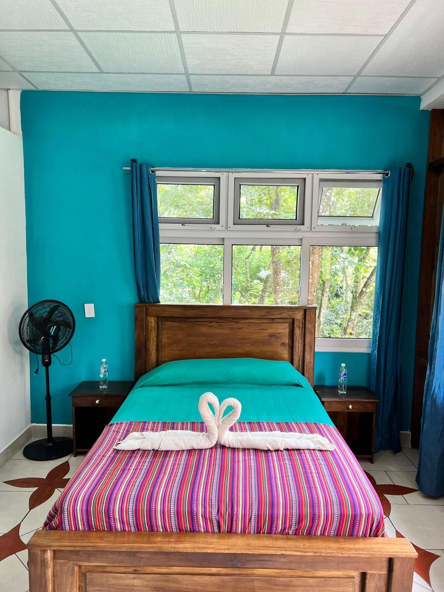 Hostel Oasis The Traveler Lanquín Exteriér fotografie