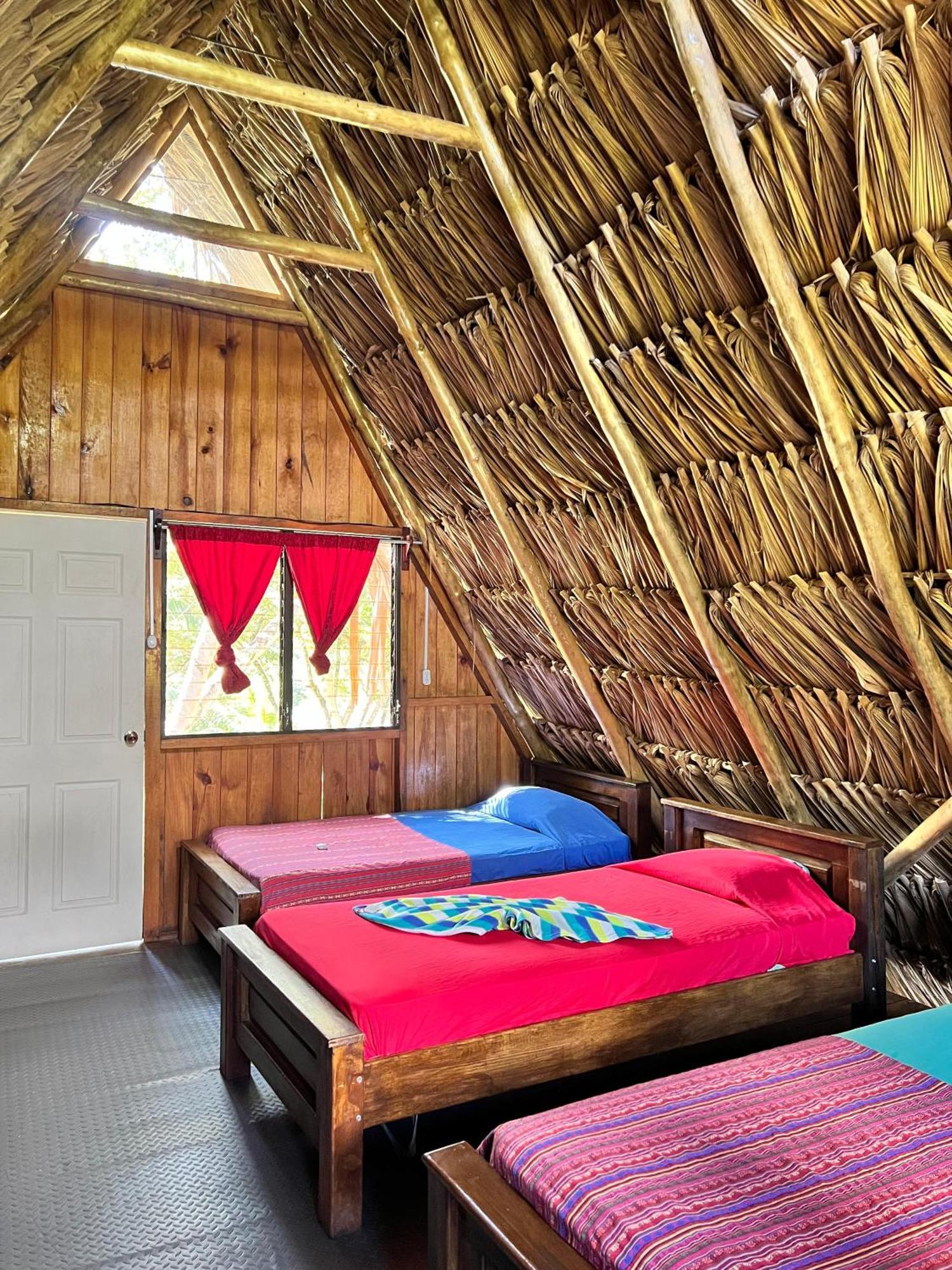 Hostel Oasis The Traveler Lanquín Exteriér fotografie