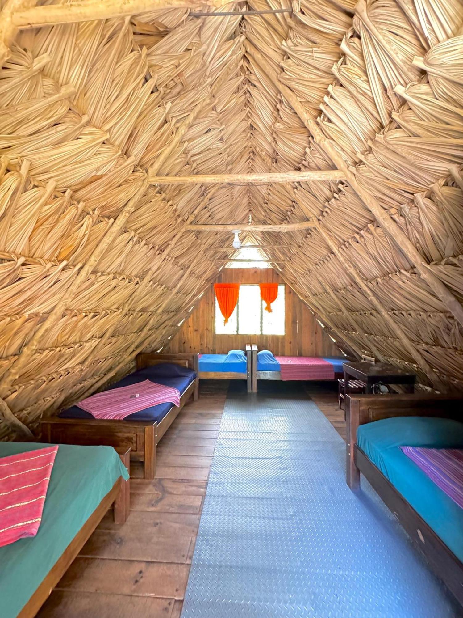 Hostel Oasis The Traveler Lanquín Exteriér fotografie