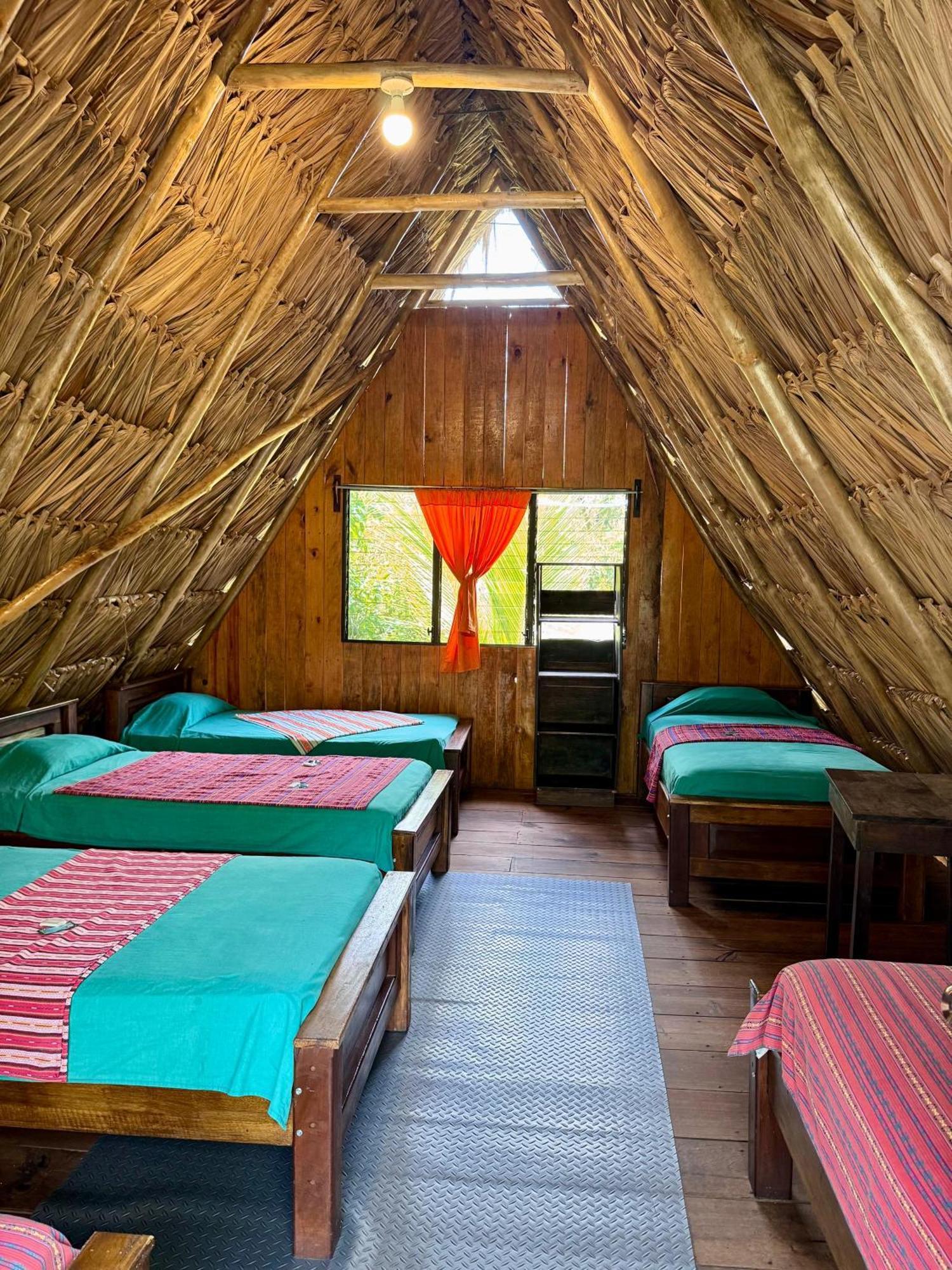 Hostel Oasis The Traveler Lanquín Exteriér fotografie