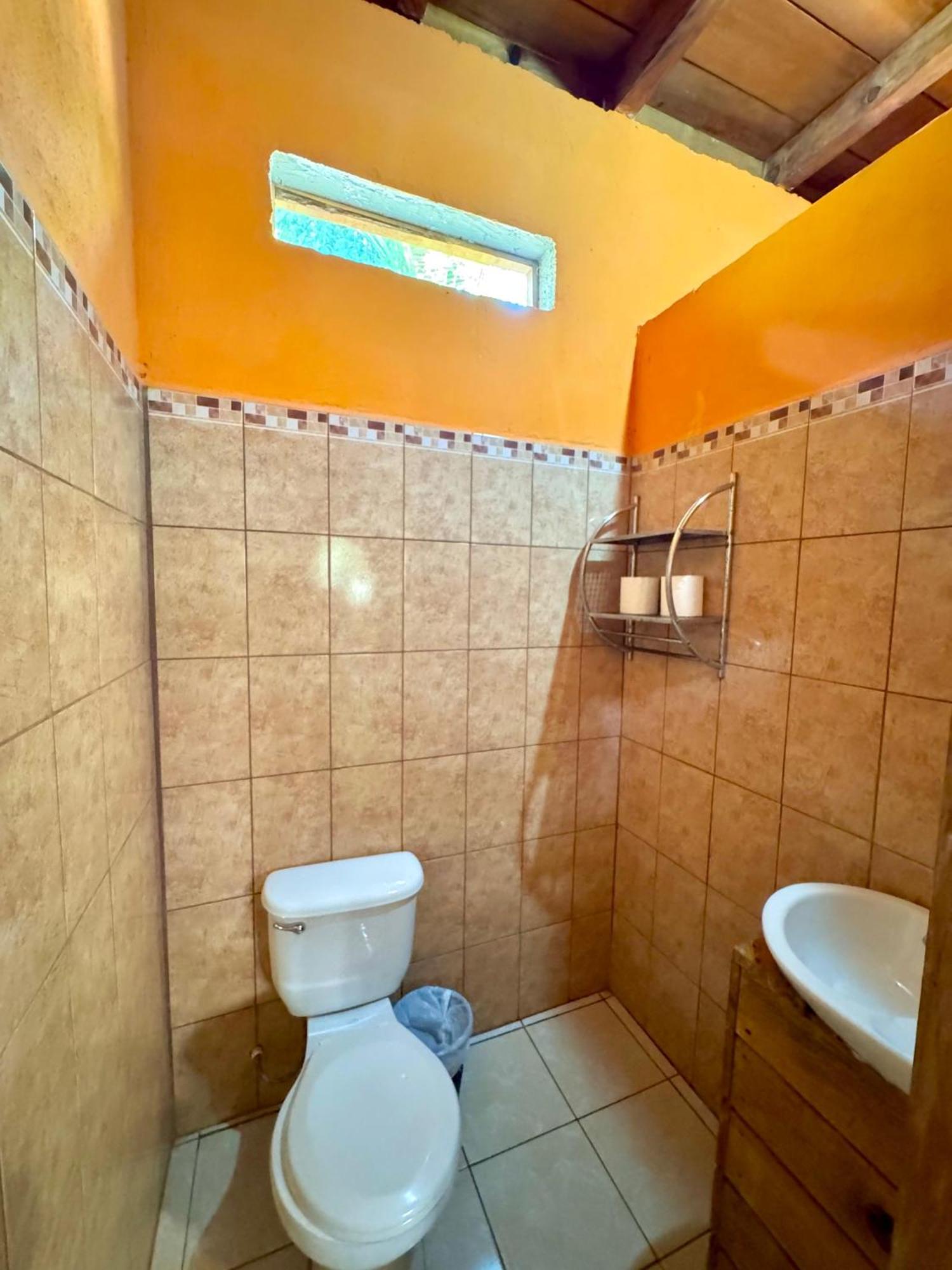 Hostel Oasis The Traveler Lanquín Exteriér fotografie