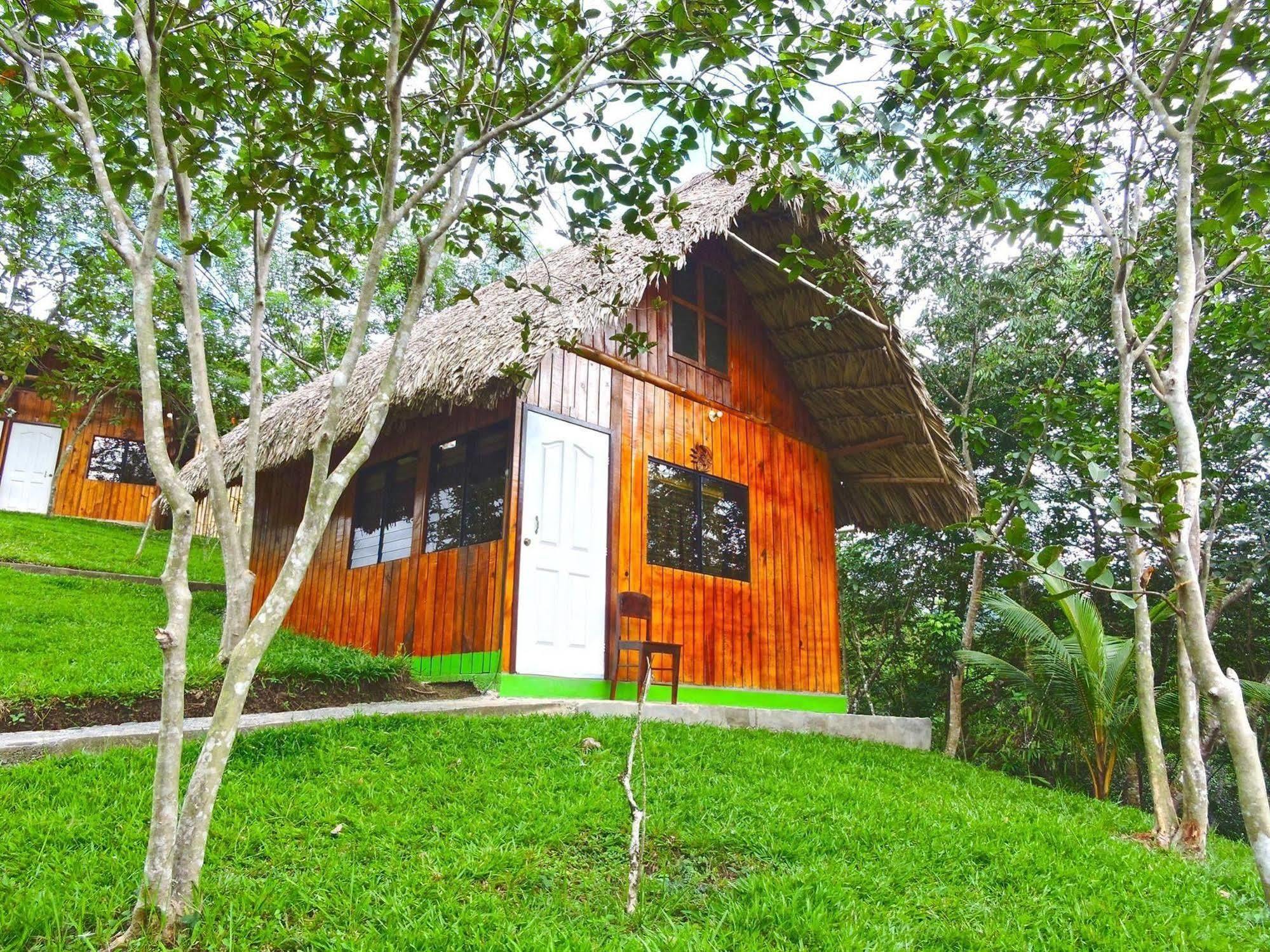 Hostel Oasis The Traveler Lanquín Exteriér fotografie