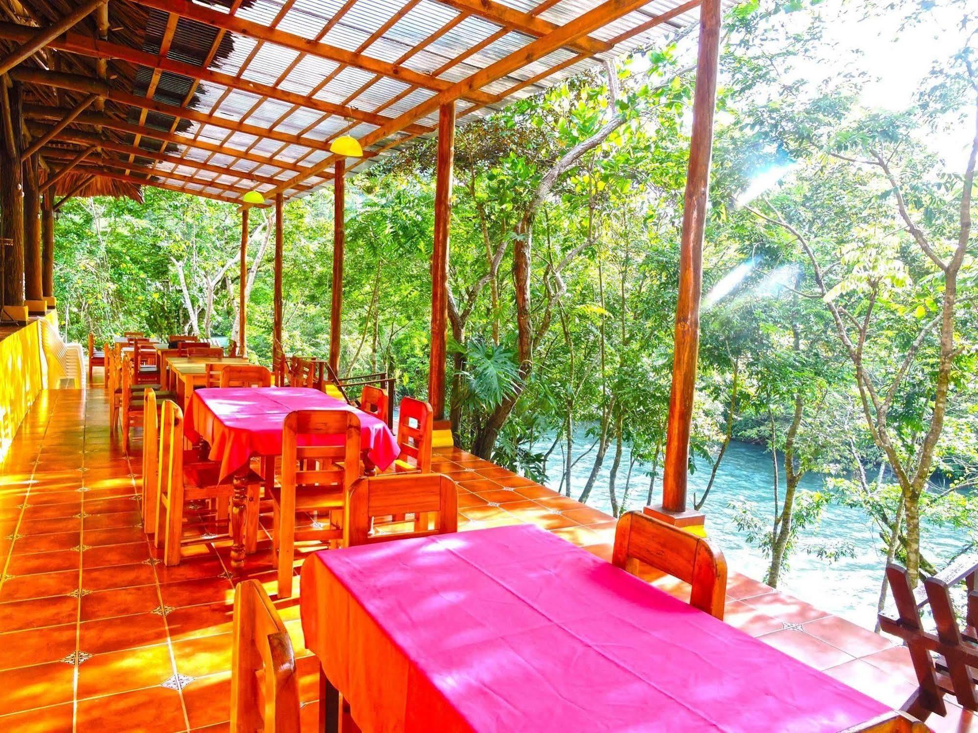 Hostel Oasis The Traveler Lanquín Exteriér fotografie