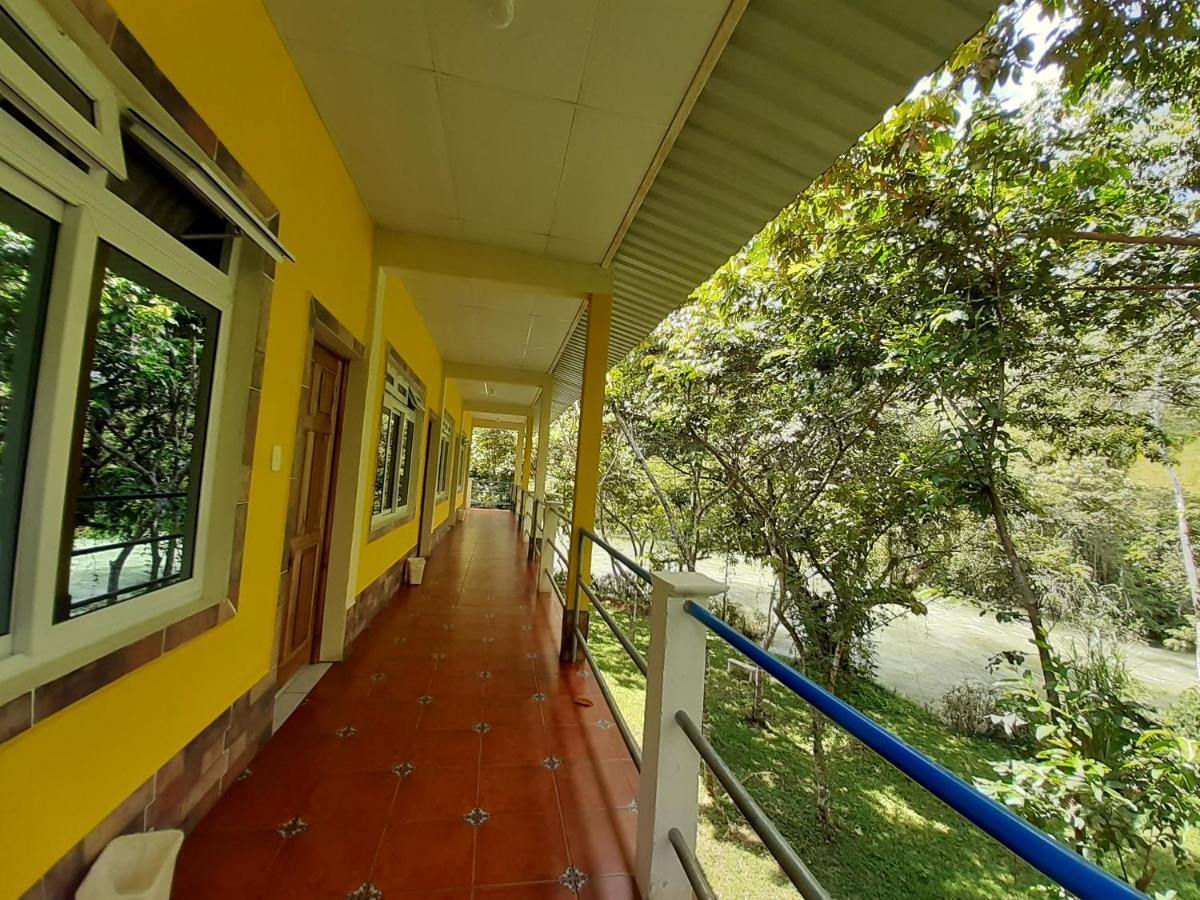 Hostel Oasis The Traveler Lanquín Exteriér fotografie