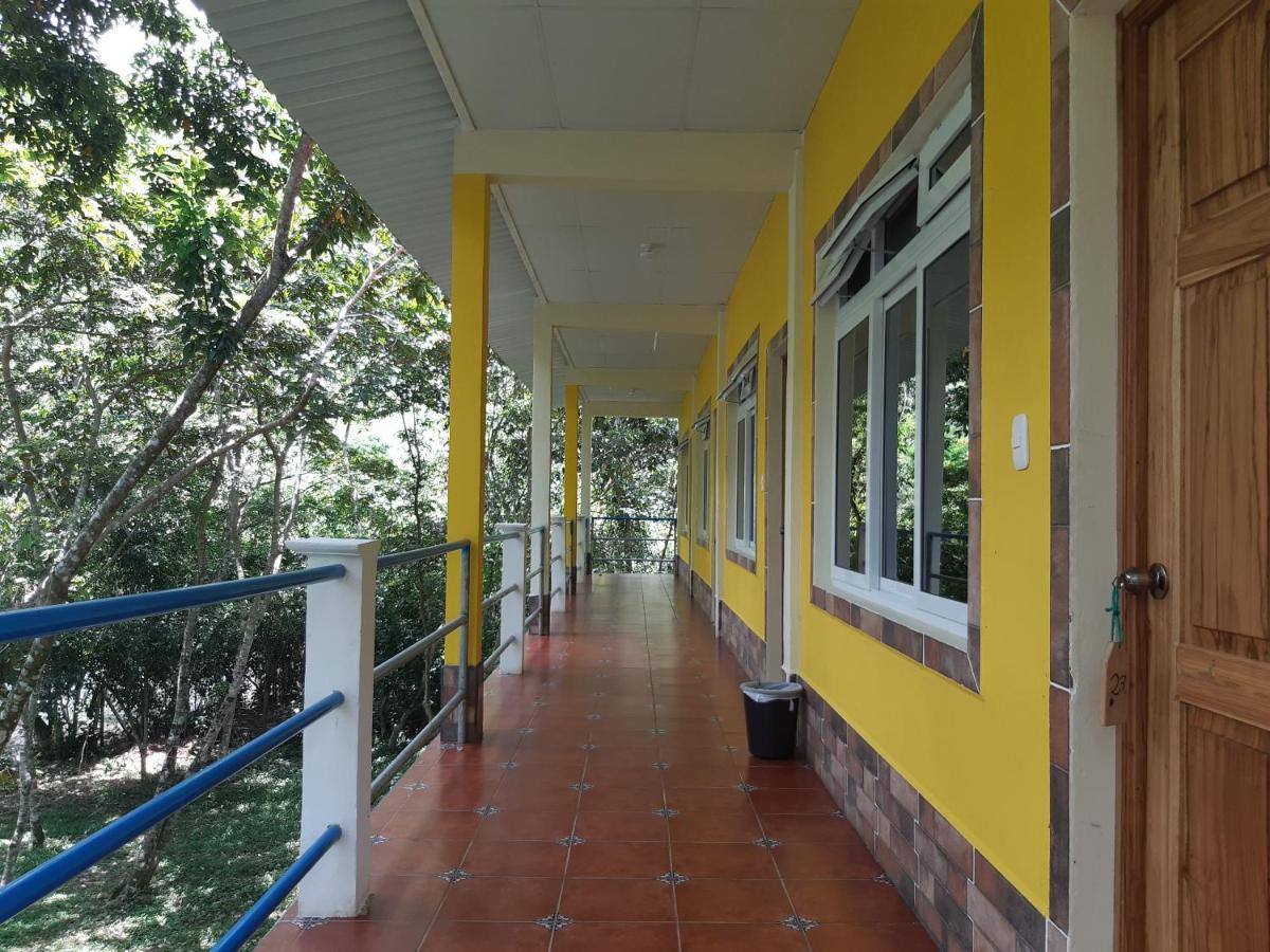 Hostel Oasis The Traveler Lanquín Exteriér fotografie
